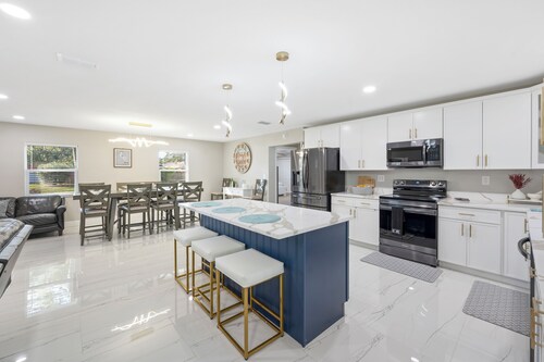 Spectacular 4-Bedroom Family Home w/Heated Pool