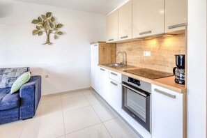 Fridge, oven, coffee/tea maker, cookware/dishes/utensils