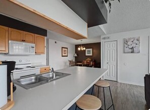 Fridge, microwave, oven, stovetop - condo2/2 pretty Close to Disney (Kissimmee)