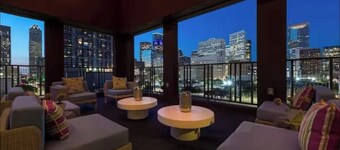 Chic & Cozy Downtown Getaway in Houston