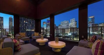 Chic & Cozy Downtown Getaway in Houston