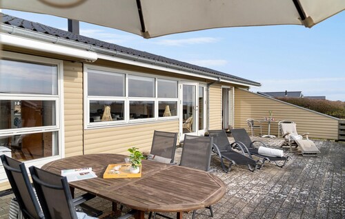 Awesome home in Ebberup with WiFi