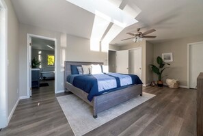 3 habitaciones, tabla de planchar con plancha, cuna de viaje y wifi 