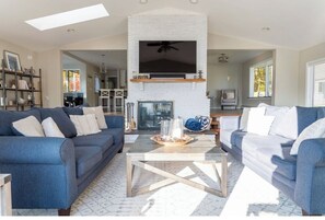 Smart TV y chimenea 