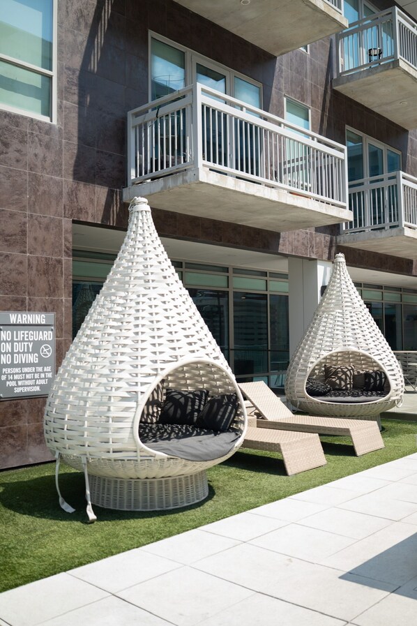 Terrace/patio - Chic 1-bedroom apartment in vibrant Houston with AC, WiFi, fitness room, Balcony (Houston)