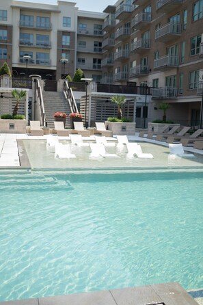 Pool - Chic 1-bedroom apartment in vibrant Houston with AC, WiFi, fitness room, Balcony (Houston)