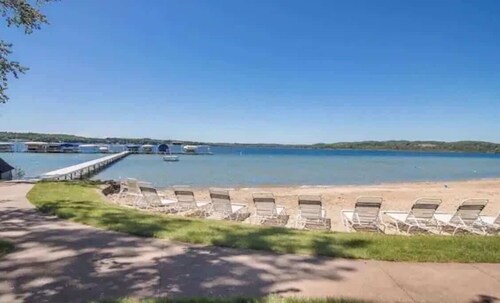 Creekside Condo w/ Pool & Beach Club