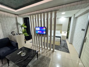 Superior Triple Room, City View | Living area | TV - Grani Butik Otel (Bursa)