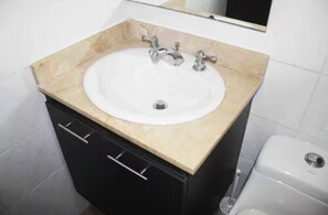HandtĂŒcher, Seife, Toilettenpapier