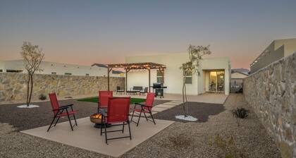 Desert Oasis Near Red Hawk Golf