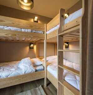 1 chambre, fer et planche à repasser, lit de bébé portatif, Wi-Fi