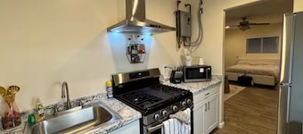 Charming studio in tranquil Marana with AC, WiFi