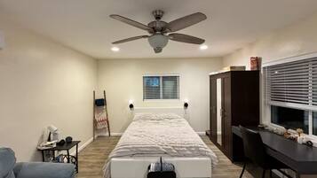 1 bedroom, desk, free WiFi, bed sheets