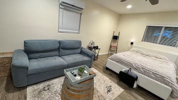 1 bedroom, desk, free WiFi, bed sheets