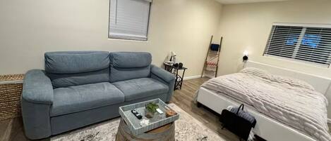 1 bedroom, desk, free WiFi, bed sheets