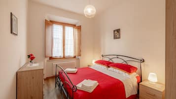 2 slaapkamers, een strijkplank/strijkijzer, beddengoed