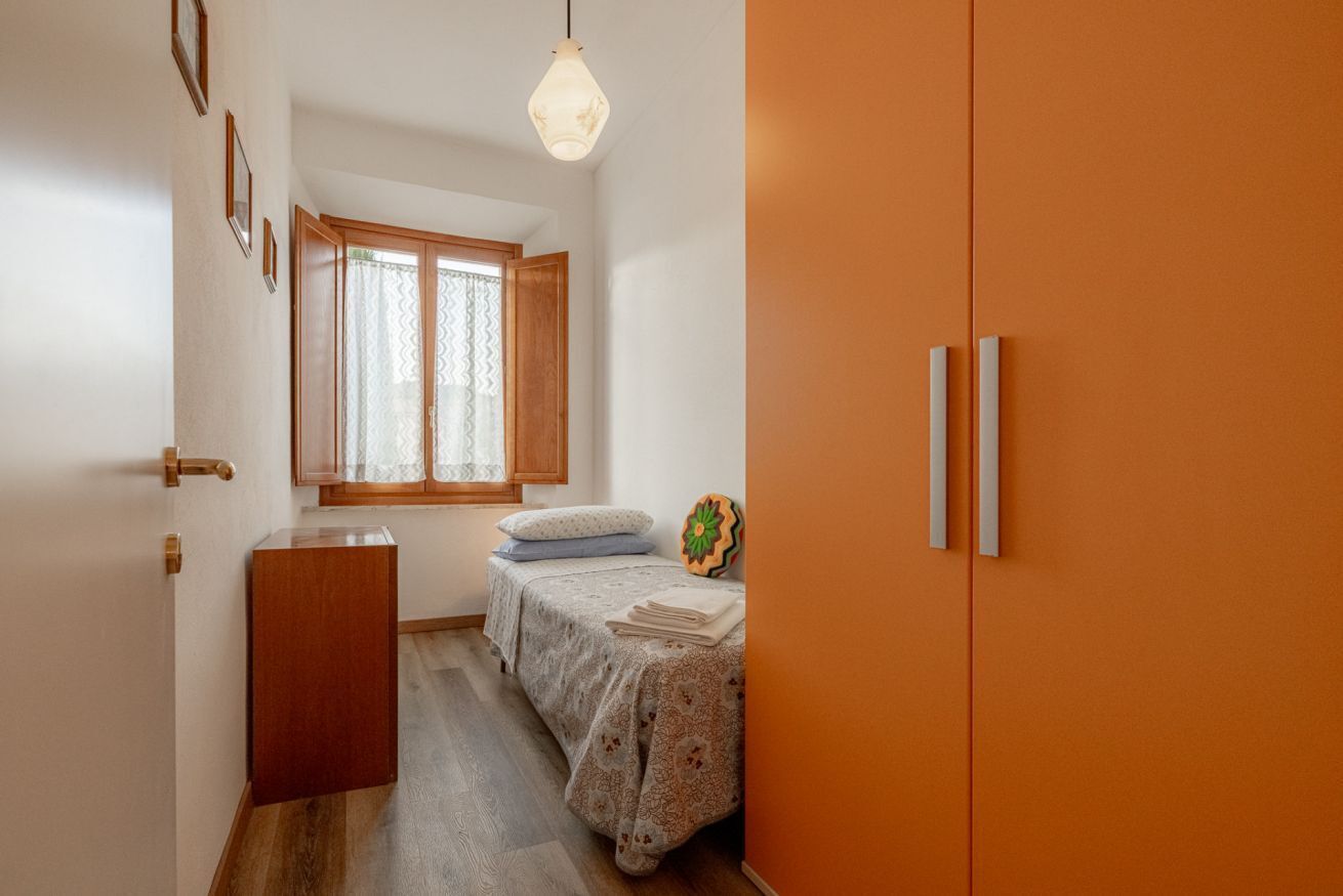 3 bedrooms, iron/ironing board, bed sheets