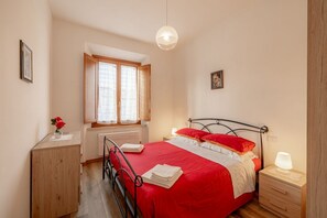 3 bedrooms, iron/ironing board, bed sheets