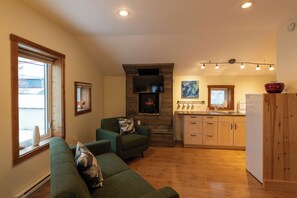 Apartment, 1 Queen Bed, Non Smoking, Kitchen | Living area | 32-inch flat-screen TV with cable channels - Downtown Whitehorse - Treehouse (Whitehorse)