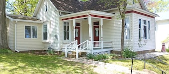 Newly Remodeled 1900 Cottage