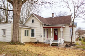 Exterior - Newly Remodeled 1900 Cottage (Butler)