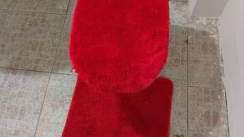 Handdukar och toalettpapper