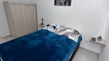 Luksusleilighet, 1 dobbeltseng med sovesofa, privat bad, fjellutsikt | 1 soverom, sengetøy av topp kvalitet og dundyner