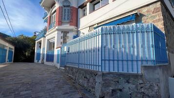 Enceinte de lâhĂ©bergement