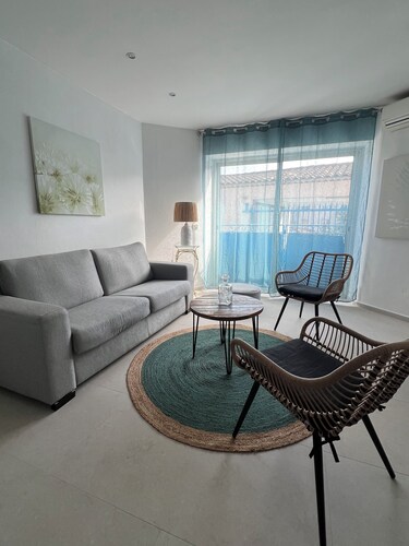 Villa Louis Pierre :Apartment close to everything but in a quiet location!