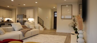 Spacious & Stylish Room with Private Bath – Perfect Location!