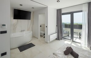 2 bedrooms, travel crib, free WiFi, bed sheets