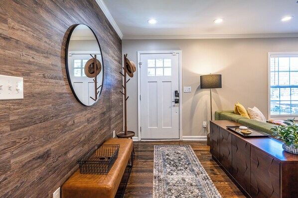 Una Smart TV, una chimenea