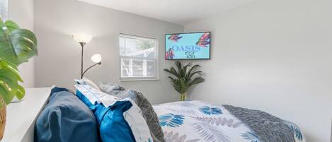 3 bedrooms, desk, iron/ironing board, travel cot