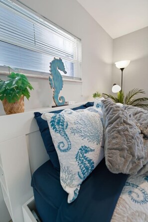 3 Schlafzimmer, Schreibtisch, Bügeleisen/Bügelbrett, Reisekinderbett