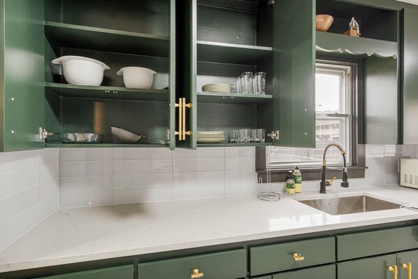 Private kitchen - Art Deco 2 Bedroom Home (Tulsa)