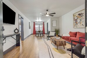 Living area - Art Deco 2 Bedroom Home (Tulsa)