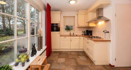 This comfortable luxury villa with covered terrace is located on the vacation complex Buitengoed Het Lageveld.