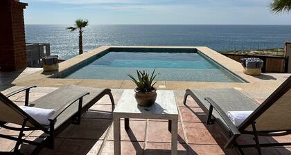 Charming 3-bedroom villa with AC, incredible ocean views.