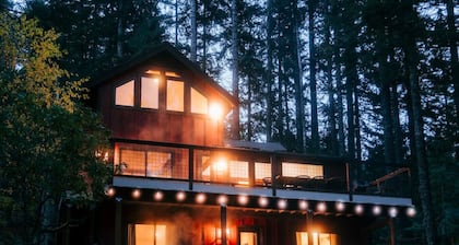 Reflection Haven: Lakeside, Hot Tub, By Park Entry