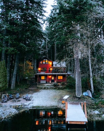 外観. Reflection Haven: Lakeside, Hot Tub, By Park Entry