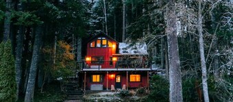 Reflection Haven: Lakeside, Hot Tub, By Park Entry