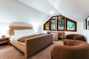 4 bedrooms, desk, iron/ironing board, travel cot