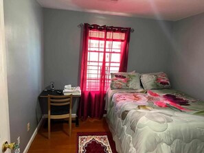 Executive Room, Multiple Beds, Non Smoking, Private Bathroom | Desk, laptop workspace, iron/ironing board, free WiFi - Divine Villa and Resorts- 67 Sherman Ave (Newark)