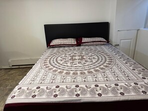 2 bedrooms, WiFi - Charming 2-bedroom apartment in brilliant Queens with AC, WiFi, Near JFK. (Queens)