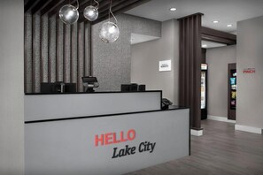 Lobby lounge - TownePlace Suites by Marriott Lake City (Lake City)
