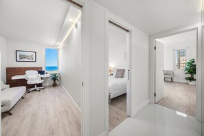 2 Schlafzimmer, Zimmersafe, Schreibtisch, BĂŒgeleisen/BĂŒgelbrett