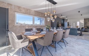 Dining - Jacuzzi and Sauna Villa (Labin)