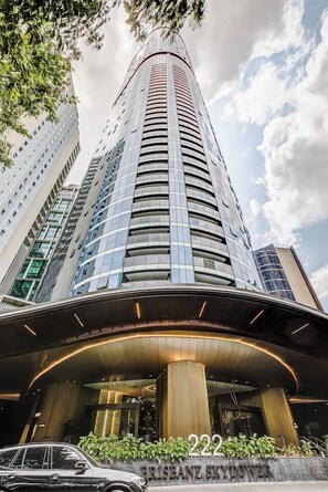 Exterior - Lux Living in Heart of Brisbane | 2BR + SB (Brisbane City)