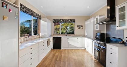 Peace in the countryside, Child/Pet Friendly, Fab Outdoor space + swimming pool
