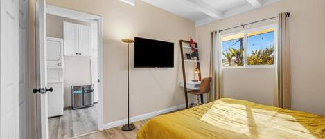 2 Schlafzimmer, Schreibtisch, Bügeleisen/Bügelbrett, WLAN